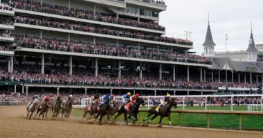 horses make turn at 2022 kentucky derby at churchill downs